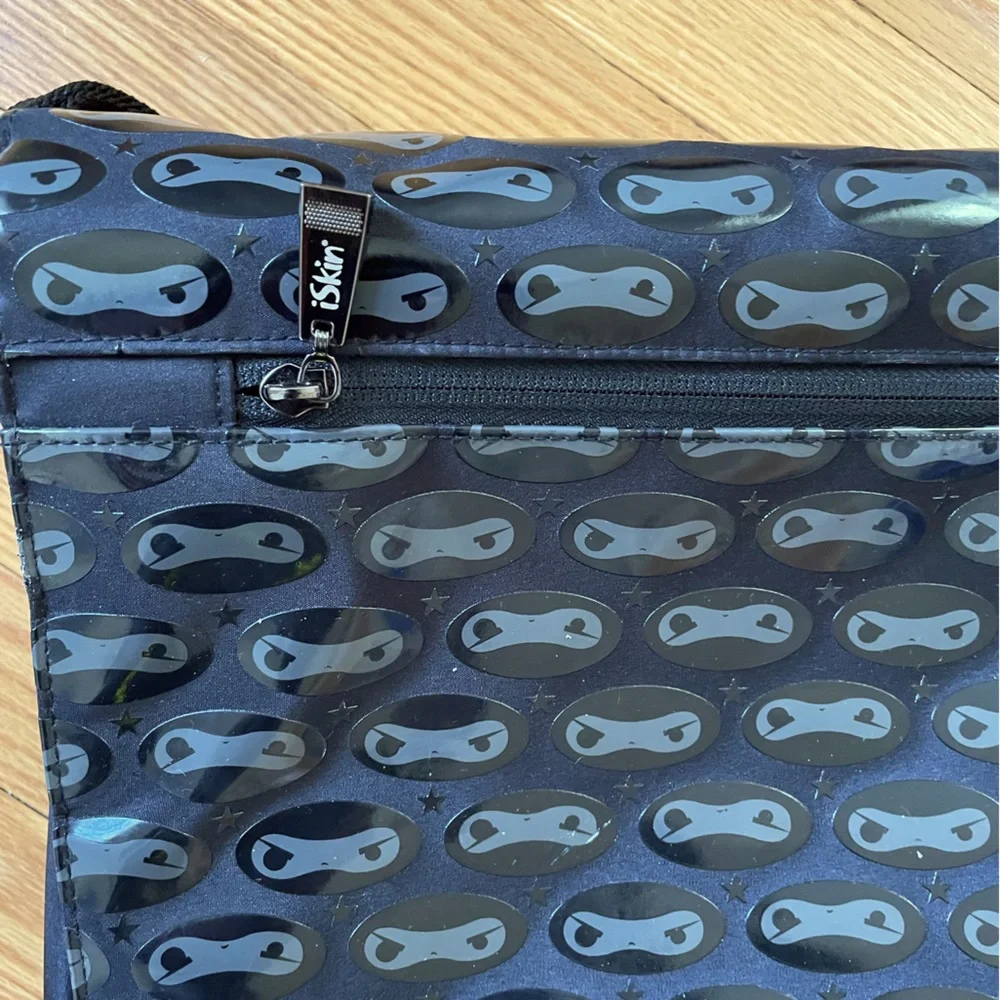 iSkin Black Ninja Laptop Computer Messenger Bag NWOT Quilted Inner Cover